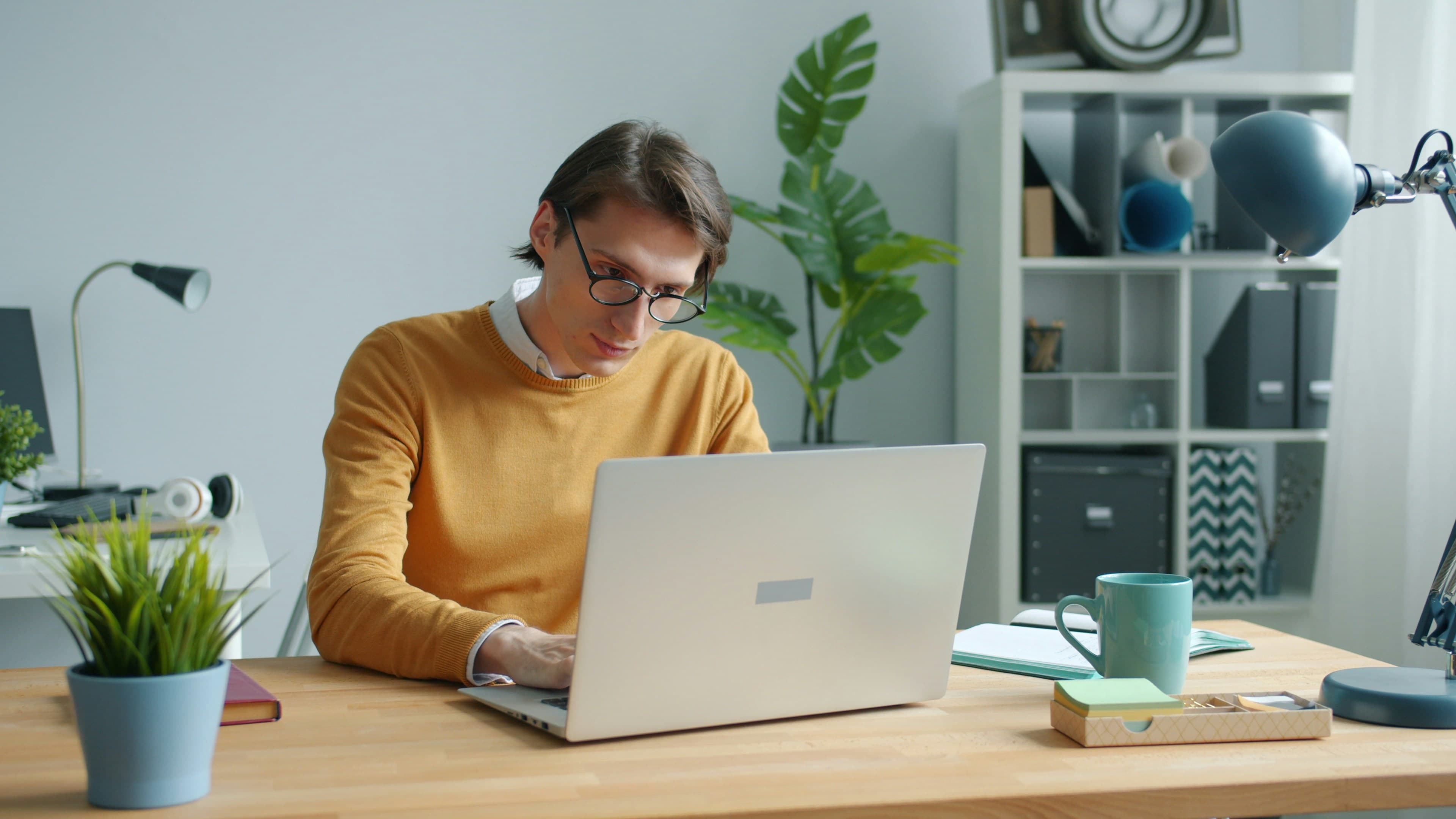 Tutor teaching online